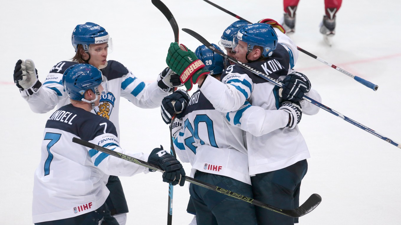 Fínski hokejisti si zahrajú o zlaté medaily.