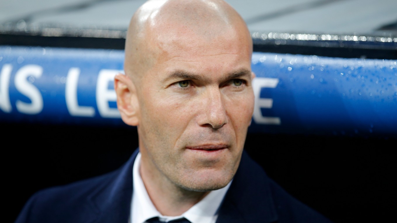 Zinedine Zidane je bývalou hráčskou hviezdou, dnes trénerom Realu. 
