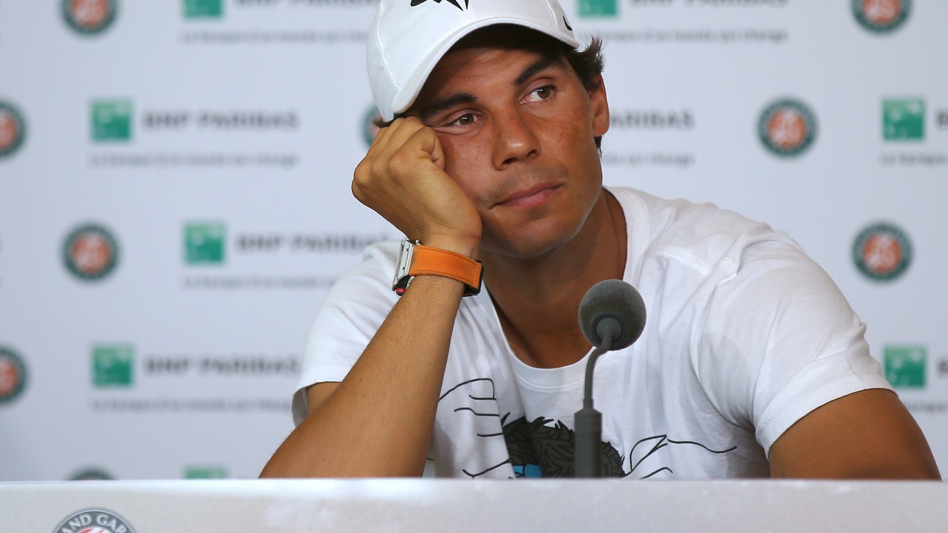 Rafael Nadal pauzoval so zranením ľavej ruky. 