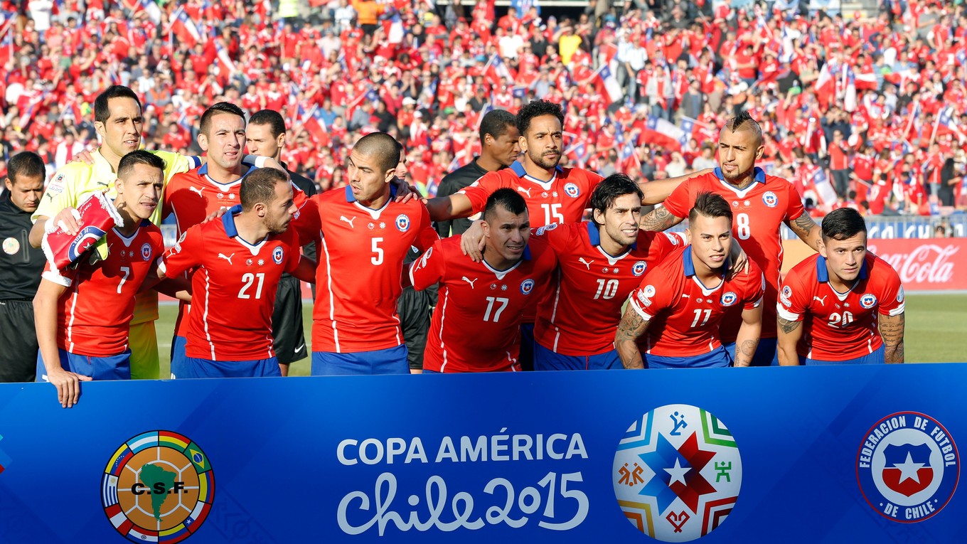 Futbalisti Chile obhajujú titul Copa América 2015.