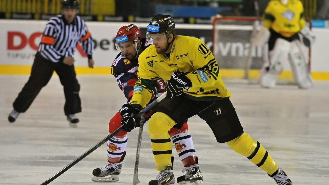 Rastislav Konečný (v žltom drese).