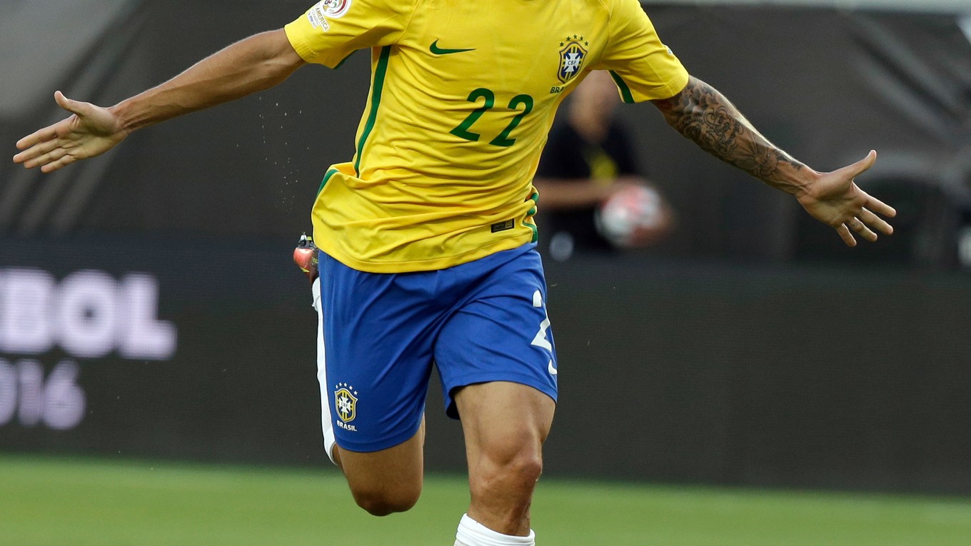 Brazílčan Coutinho strelil hetrik.