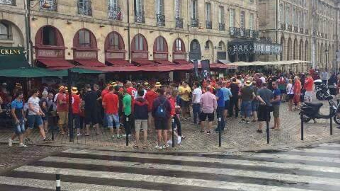 Bordeaux už od včera patrí hlavne priaznivcom ostrovného tímu v červených dresoch.
