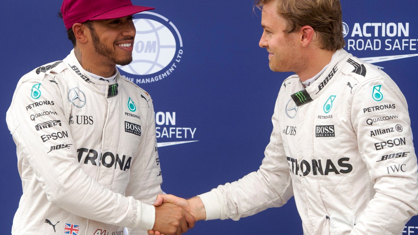 Lewis Hamilton (vľavo) s Nicom Rosbergom.