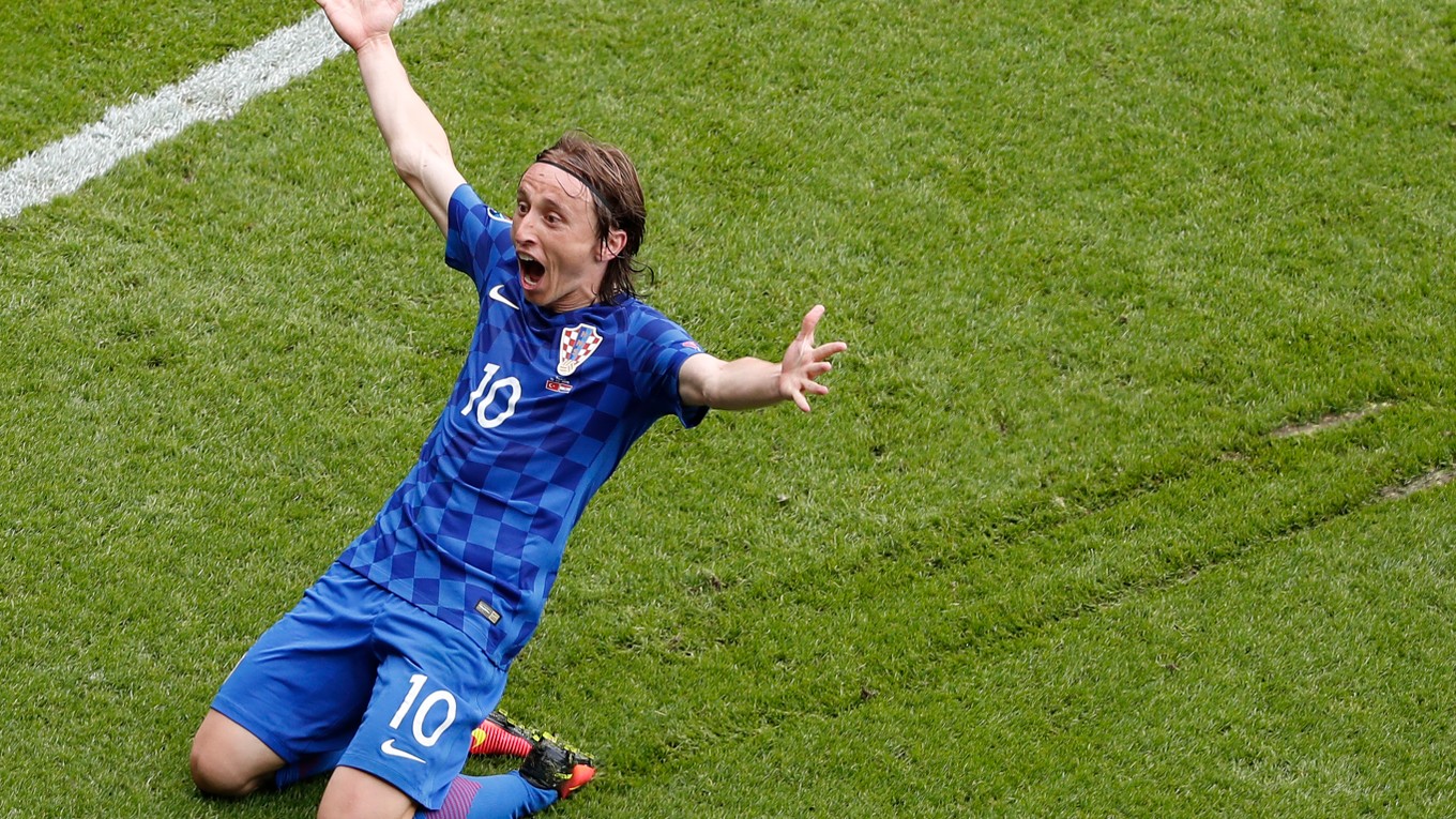 Luka Modrič oslavuje jediný gól zápasu.