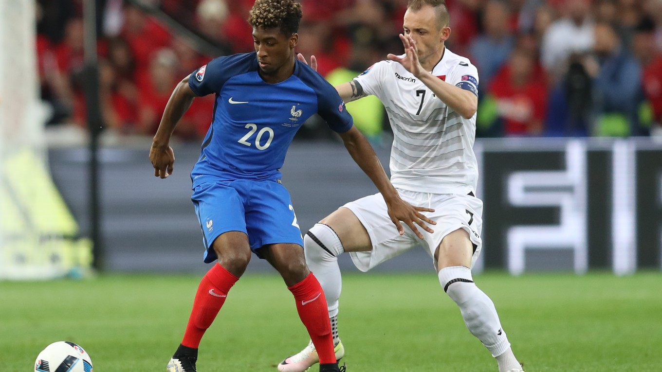 V základnej zostave Francúzska nastúpil aj mladík Kingsley Coman (vľavo). Paul Pogba naopak nie.