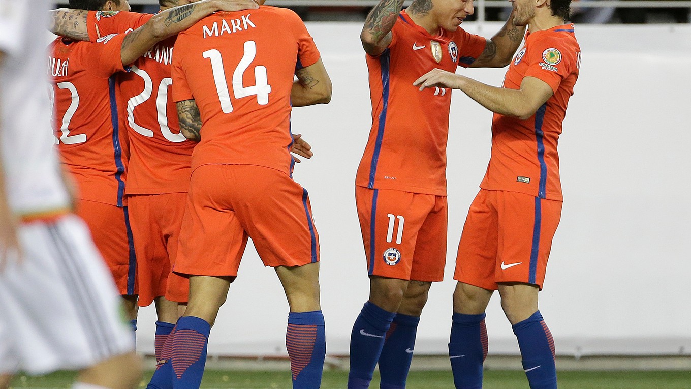 Hlavnou hviezdou večera bol čilský útočník nemeckého Hoffenheimu Eduardo Vargas (č. 11).