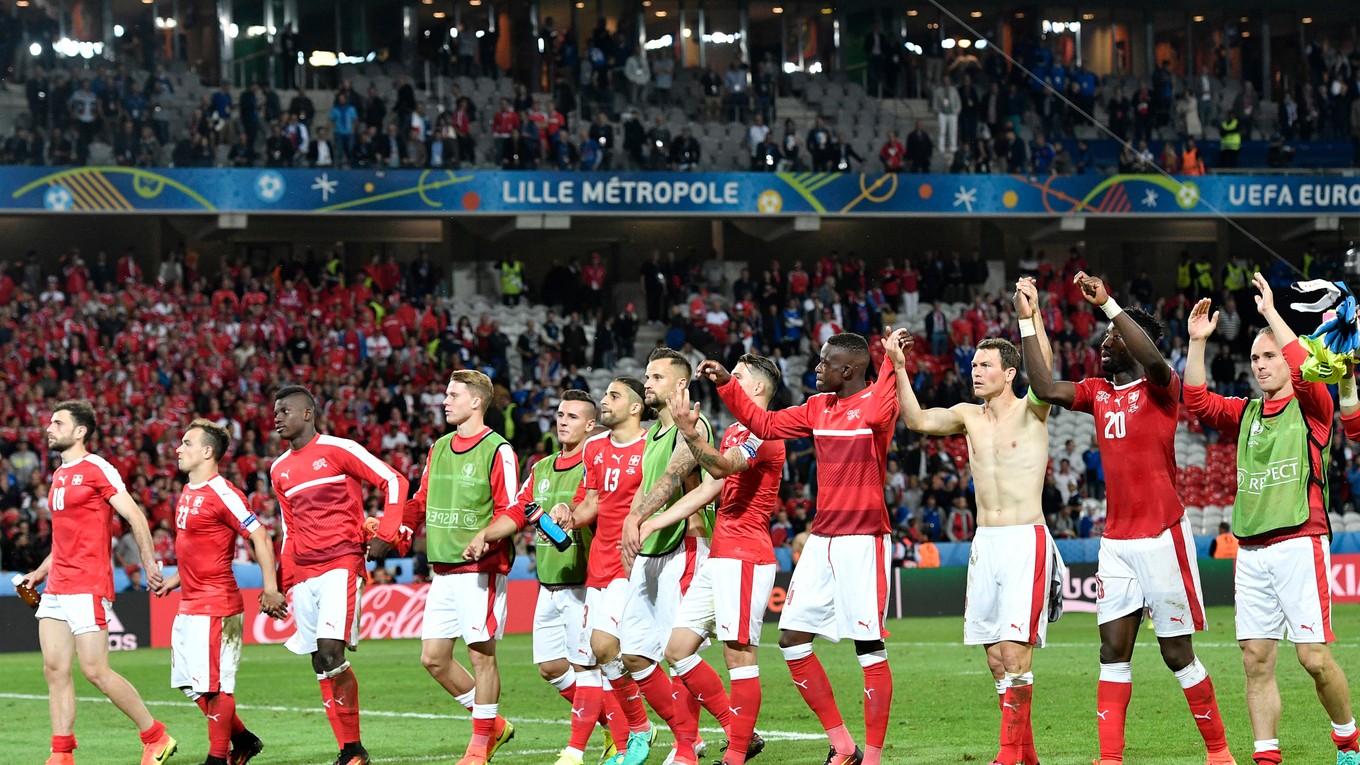 Švajčiarski futbalisti sa tešia z postupu do osemfinále.