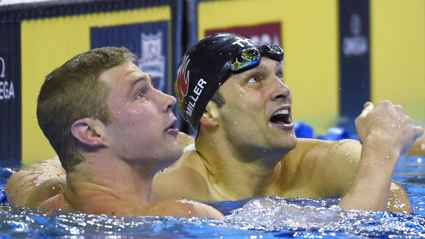 Na olympijské hry sa kvalifikovali Kevin Cordes (vľavo) a Cody Miller.