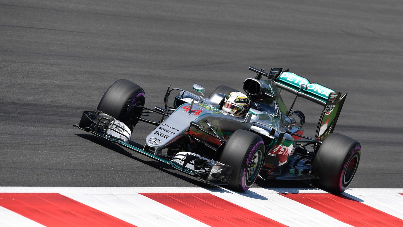 Lewis Hamilton v kvalifikácii Veľkej ceny Rakúska.