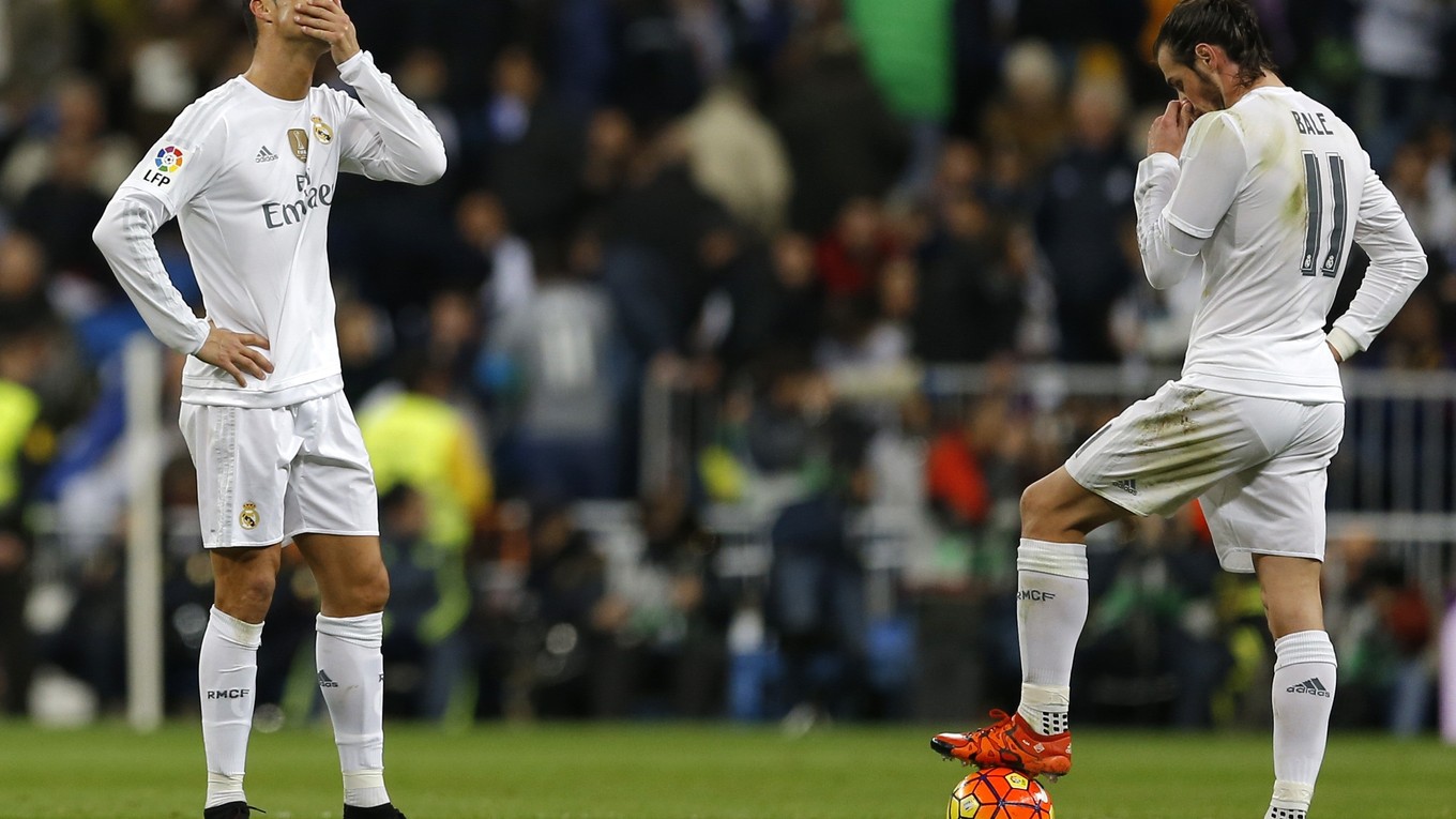 Cristiano Ronaldo (vľavo) alebo Gareth Bale (vpravo). Dve najväčšie hviezdy majú v Reale nachystané nové zmluvy.