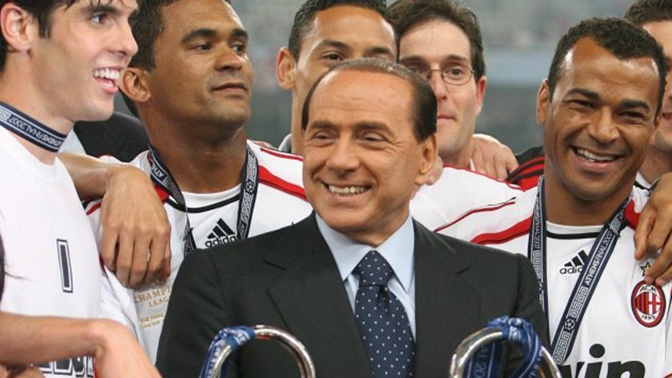 Berlusconi už nie je majiteľom slávneho klubu.