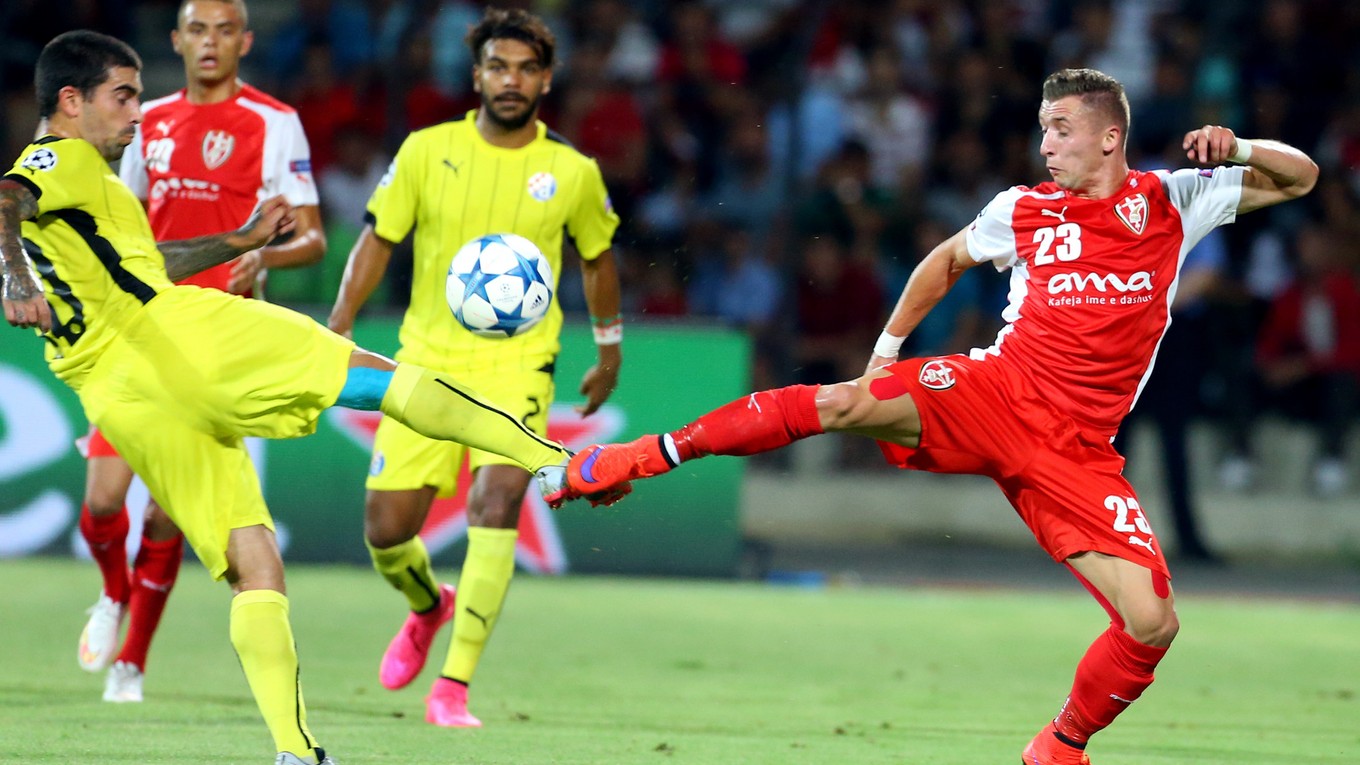Futbalisti Skenderbeu Korce (v červenom) si zahrali v Lige majstrov aj minulý rok.