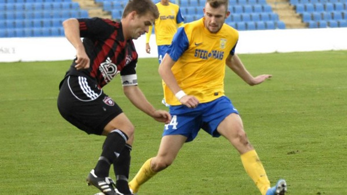 Juraj Hovančík. V košickom drese (vpravo) v zápase s Trnavou v sezóne 2012/13.