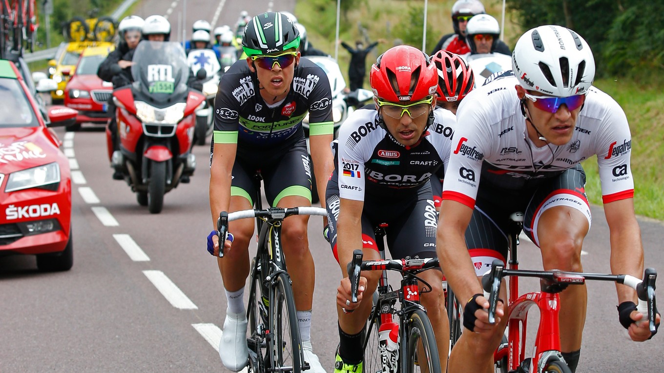 Aj dnes je v úniku Jasper Stuyven (na snímke úplne vpredu), ktorý bol v úniku už počas druhej etapy.