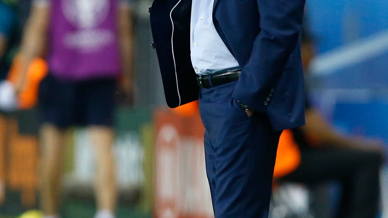 Roy Hodgson rezignoval po vypadnutí Anglicka v osemfinále majstrovstiev Európy proti Islandu.