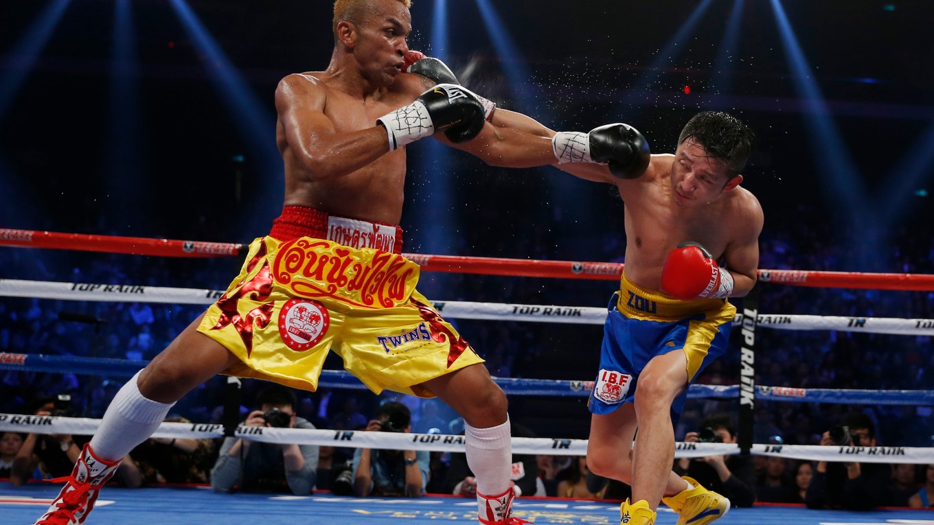 Miestenku do Ria získal aj Amnat Ruenroeng (vľavo).