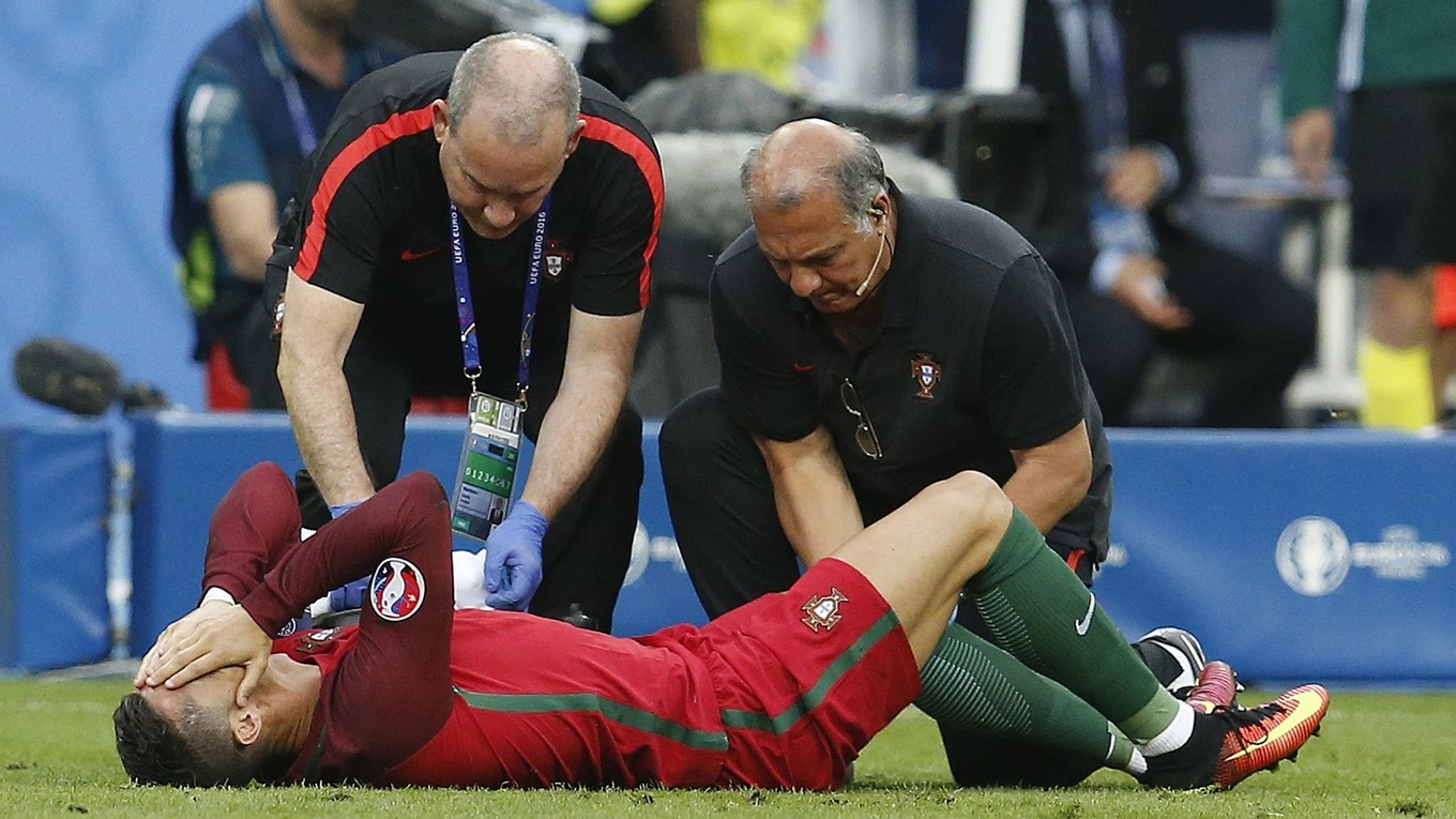 Ronaldo vo finále pokračovať nemohol, no jeho zranenie by nemalo byť vážne. 