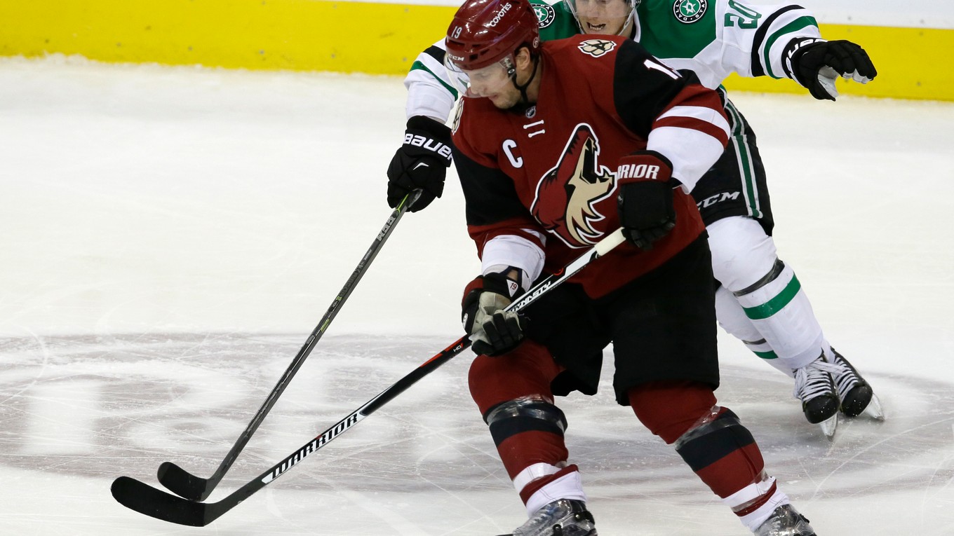 Shane Doan (vpredu).