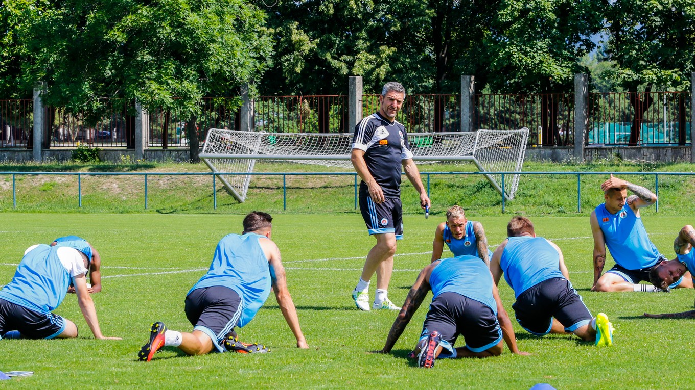 Musíme preniesť tréningové prvky na zápasový trávnik, hovorí pred zápasom tréner Nikodimos Papavasiliou.