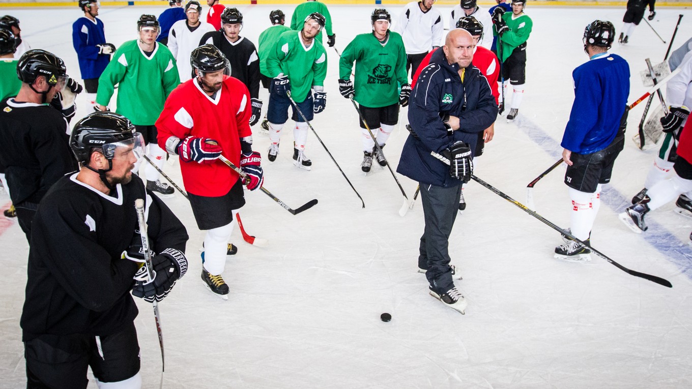 Hokejisti HC Nové Zámky začali prípravu na sezónu. V tíme je viacero výrazných osobností.