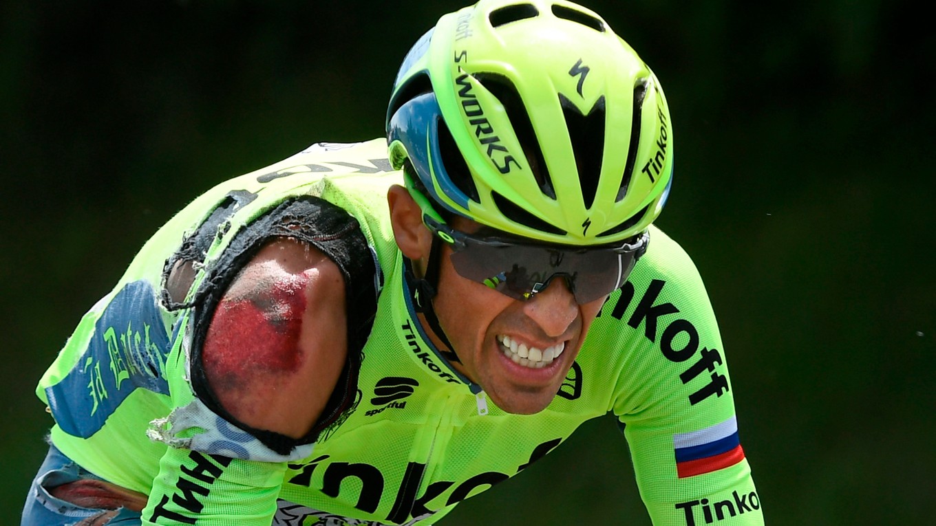 Ilustračné foto) Pádom sa Contador nevyhol ani na Tour de France. V tejto sezóne má smolu. 