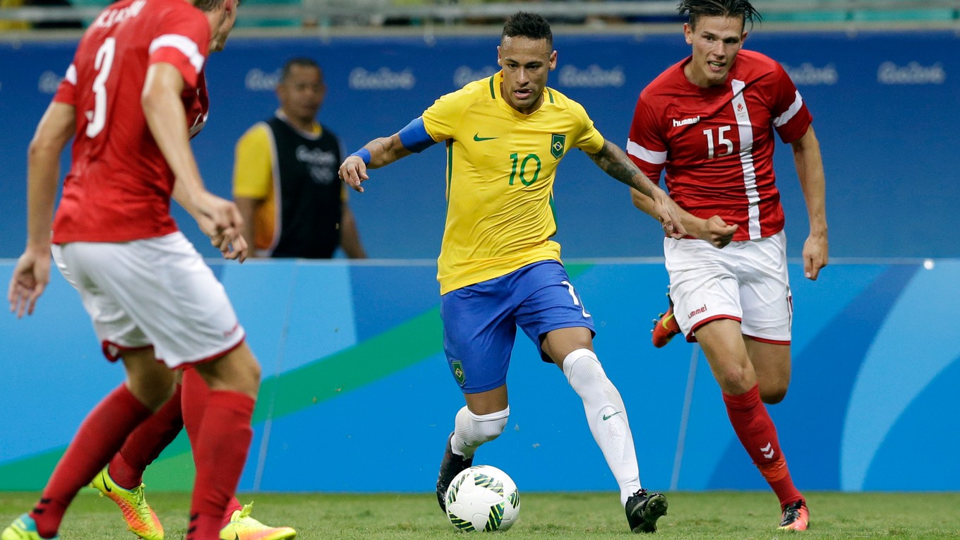 Neymar so spoluhráčmi sa proti Dánsku konečne strelecky prebudili.