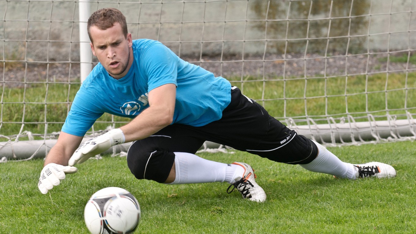 K oporám českého klubu patrí aj brankár Lukáš Hroššo.