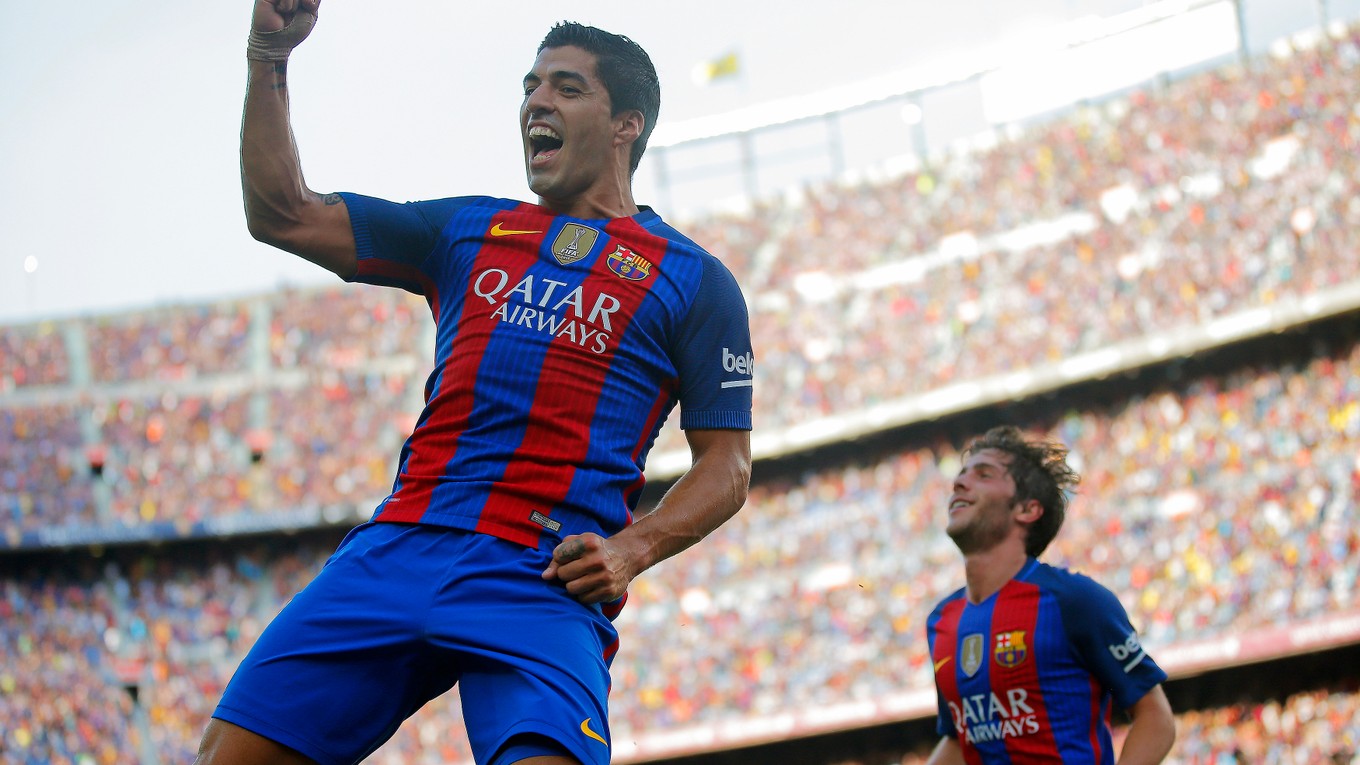 Vlaňajší najlepší strelec španielskej najvyššej futbalovej súťaže Luis Suarez začal novú sezónu vo veľkom štýle.