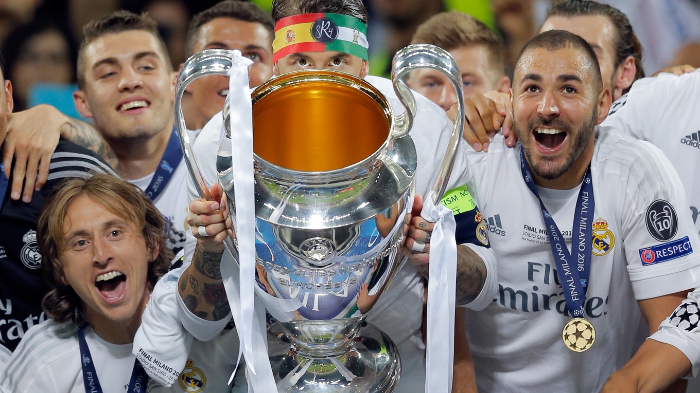 Trofej v Lige majstrov obhajujú futbalisti Realu Madrid.