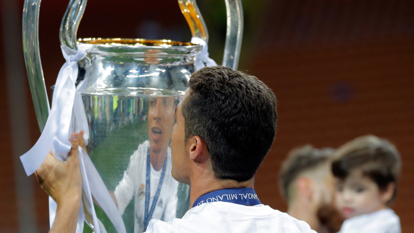 Cristiano Ronaldo oslavoval tento rok okrem iného aj víťazstvo v Lige majstrov.