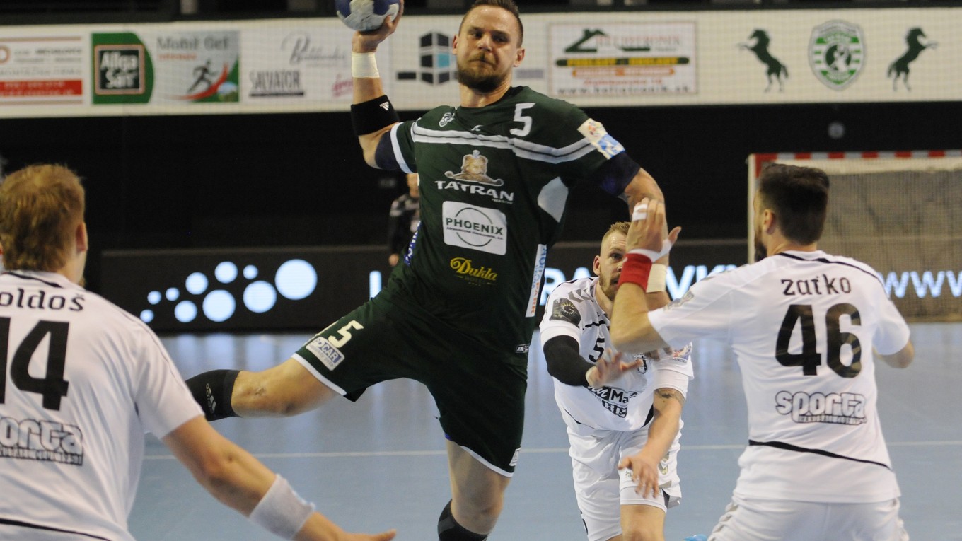 Hádzanári Prešova a Hlohovca (v bielom) sa v uplynulom ročníku stretli vo finále.