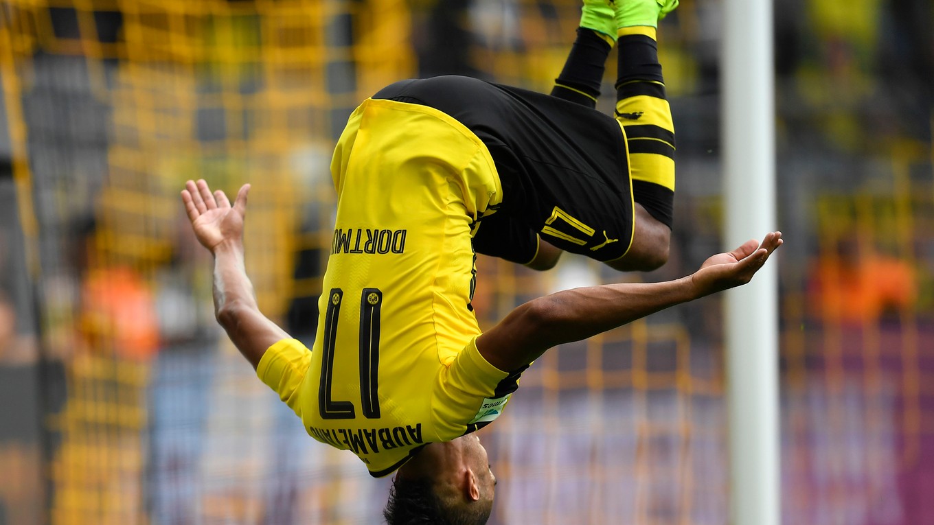 Pierre-Emerick Aubameyang oslávil svoje oba góly saltami.