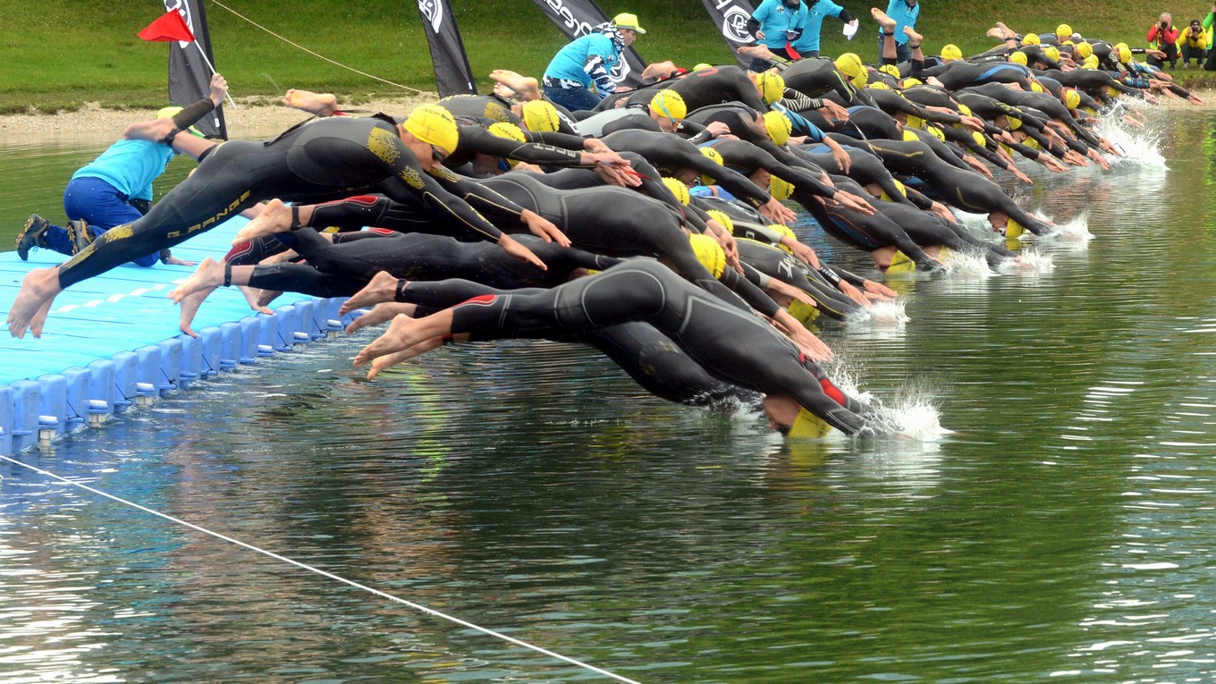 Ilustračné foto: Triatlon je jednou z najnáročnejších športových disciplín. Štartuje sa vždy plávaním.