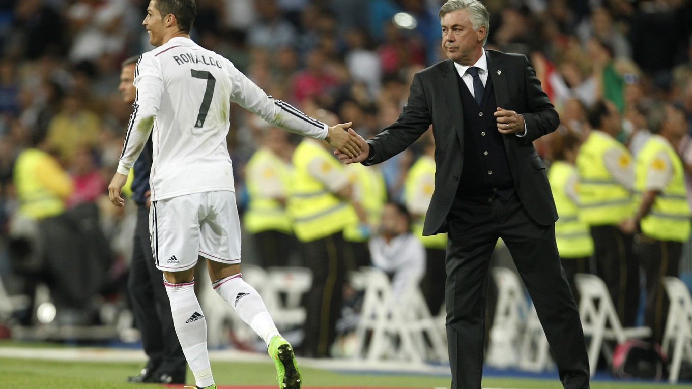 Carlo Ancelotti mal v Reale Madrid s hráčmi veľmi dobrý vzťah.