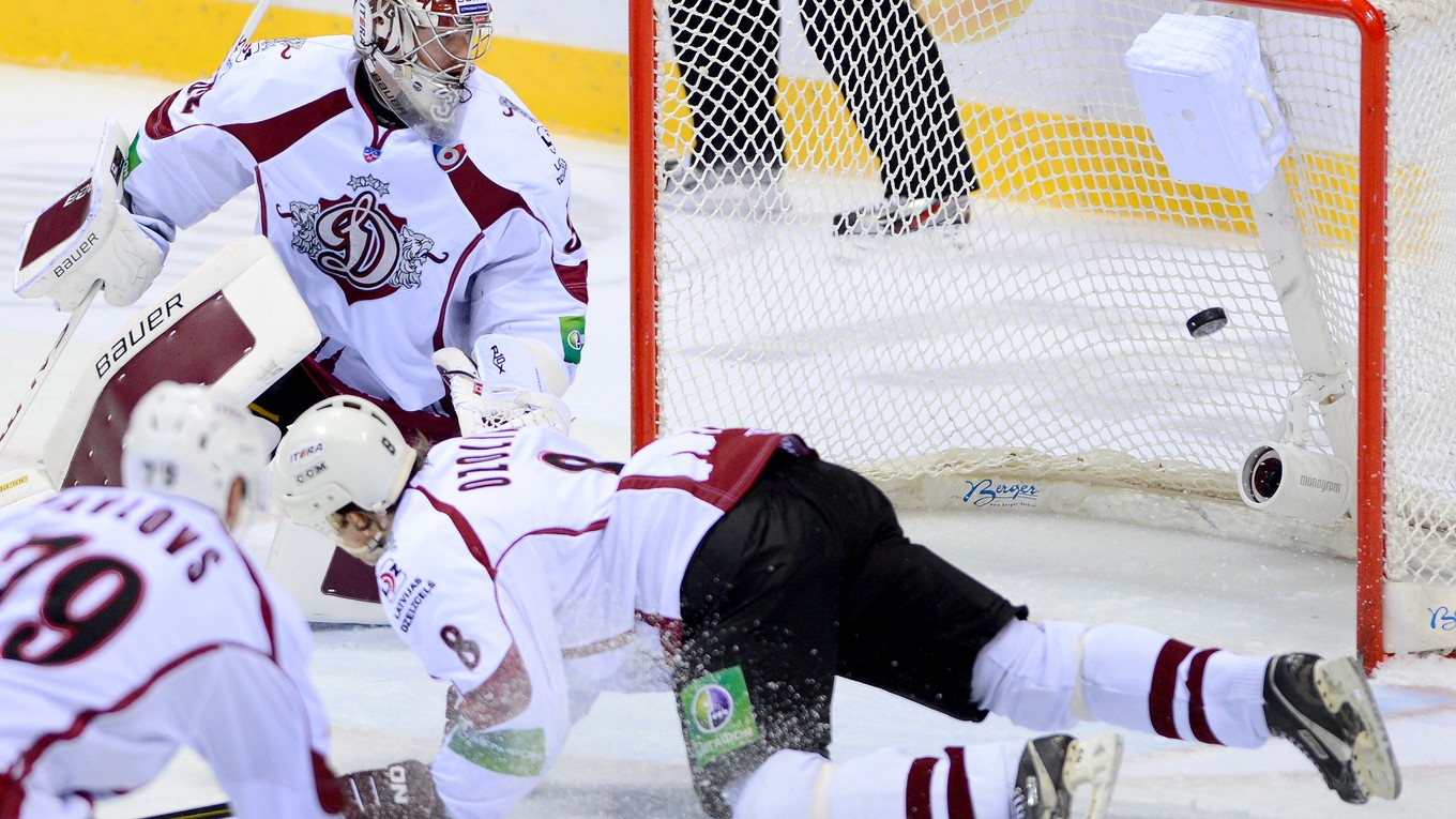 Hokejisti Rigy získali prvé body v novom ročníku KHL.