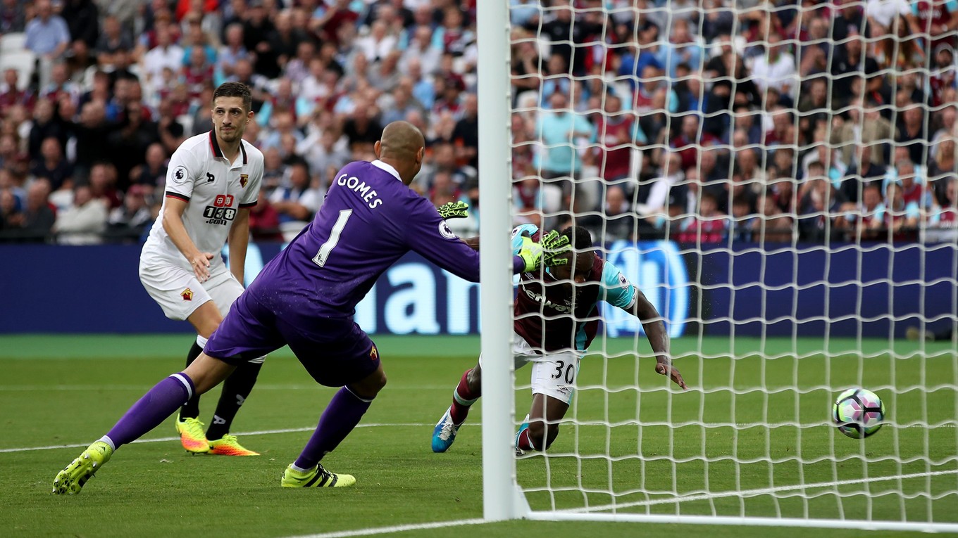 Michail Antonio (vpravo) strelil oba góly West Hamu United.