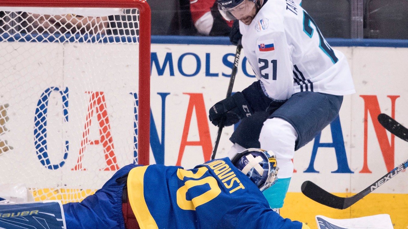 Tomáš Tatar strieľa rozhodujúci gól stretnutia.