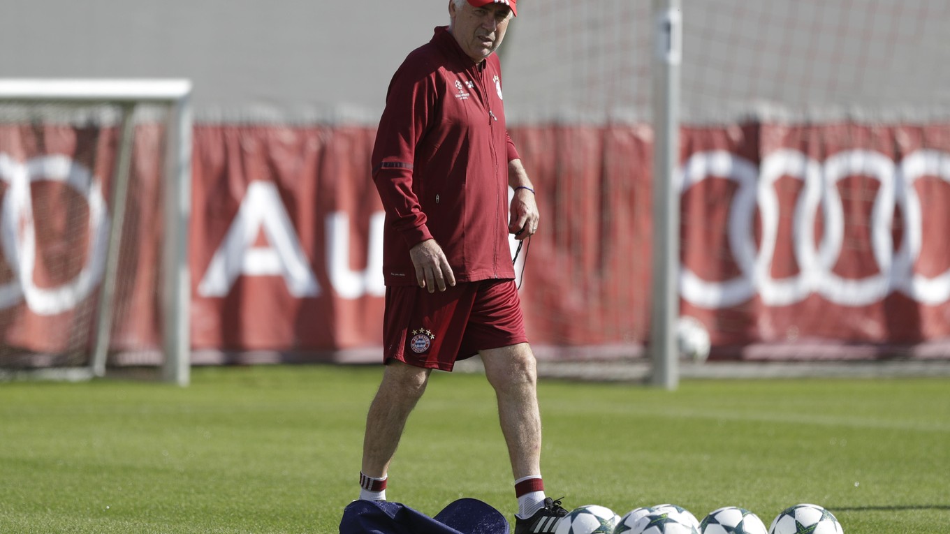 Tréner Bayernu Mníchov Carlo Ancelotti. 