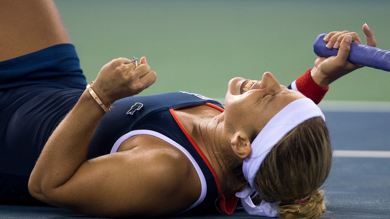 Dominika Cibulková sa teší po víťazstve nad Svetlanou Kuznecovovou.