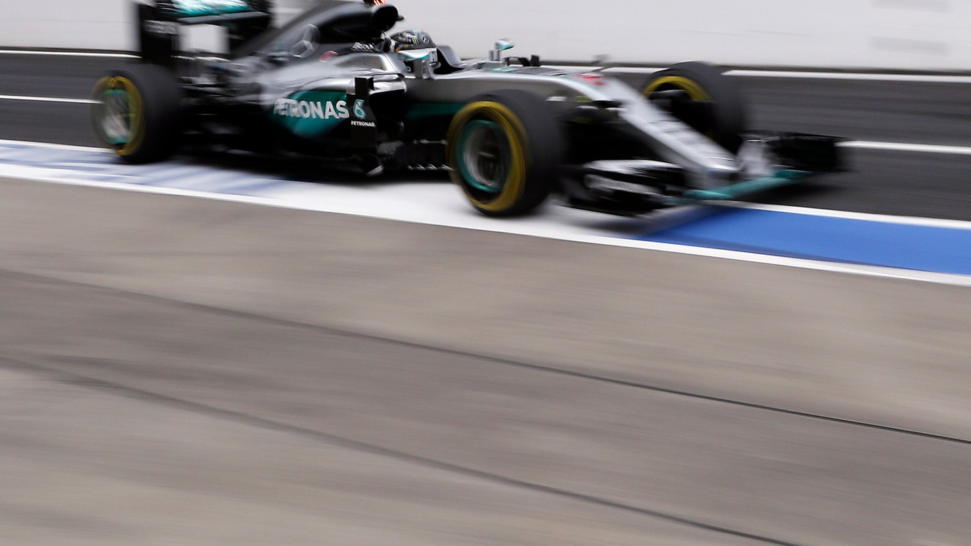 Nico Rosberg počas sobotňajšieho tréningu.