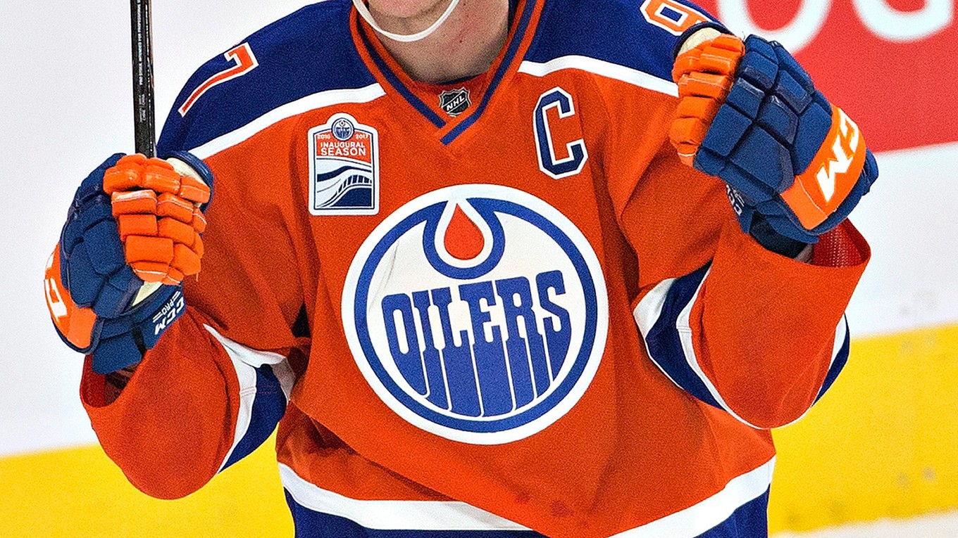 Connor McDavid je najmladším kapitánom tímu NHL v histórii. 