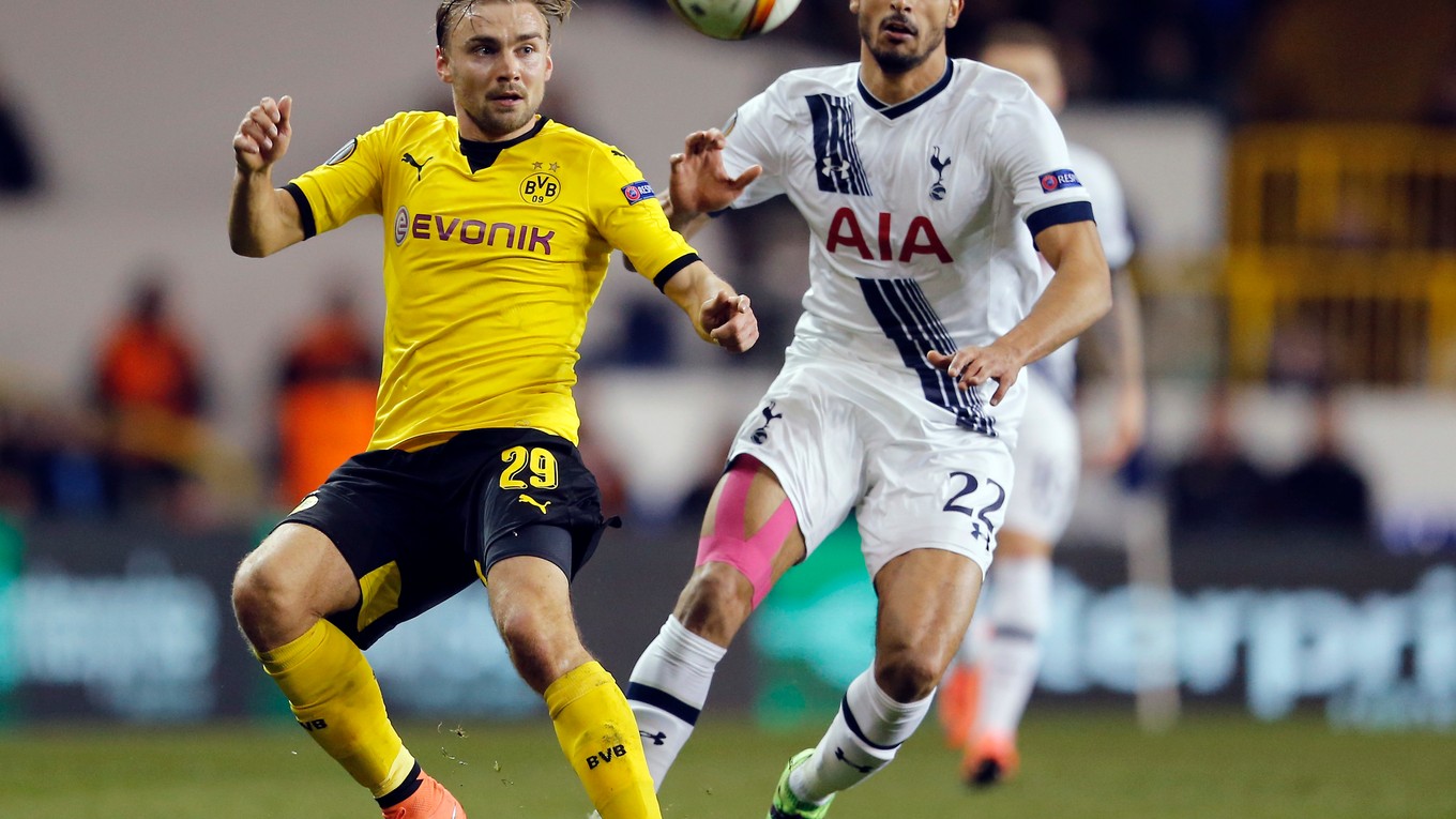 Marcel Schmelzer (vľavo) vynechá dva týždne.
