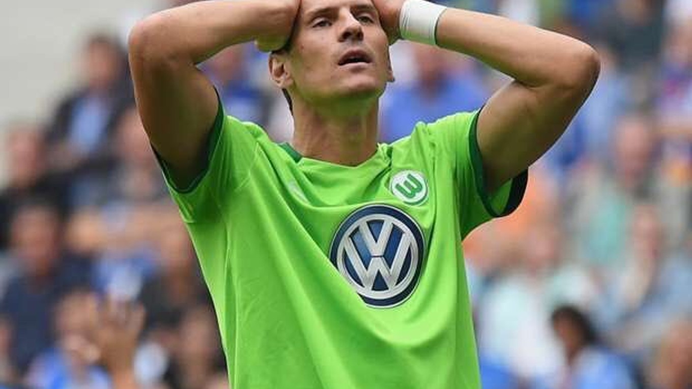 Wolfsburg doma prekvapujúco podľahol nováčikovi.