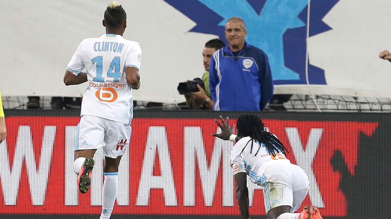 O víťazstve Marseille rozhodol Gomis (vpravo).