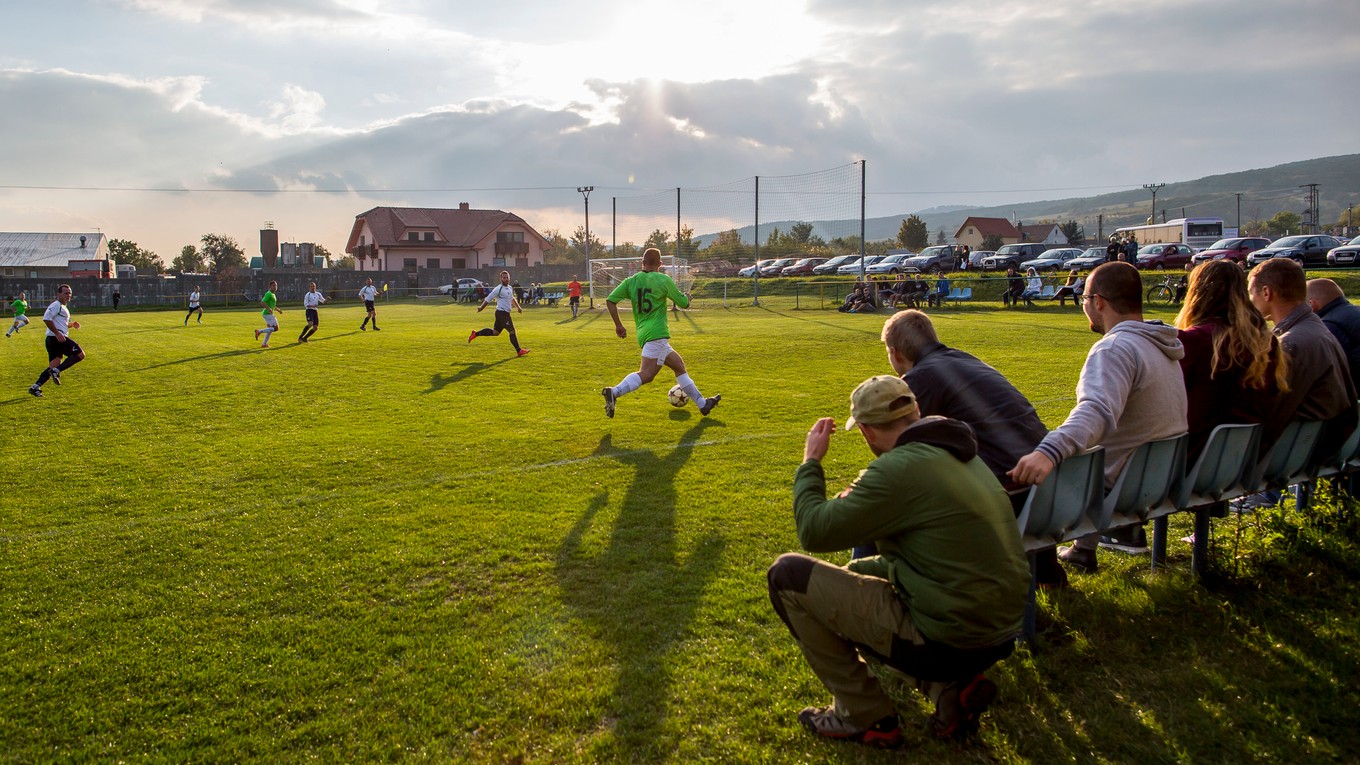 Futbalový zápas býva na dedine väčšinou udalosťou týždňa.