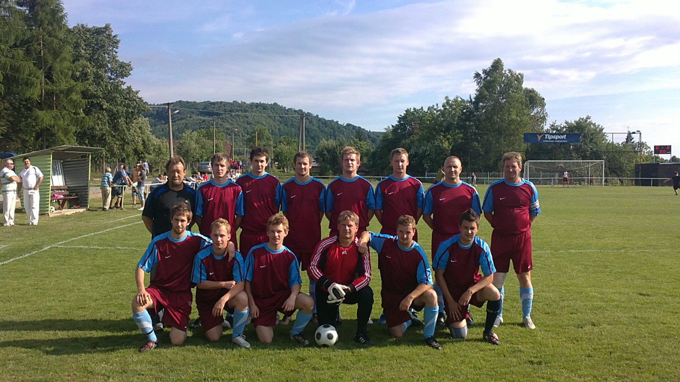 Základnú zostavu Pakostova tvorili jedenásti hráči s priezviskom Gombita. Ďalší Gombita sedel na lavičke náhradníkov.