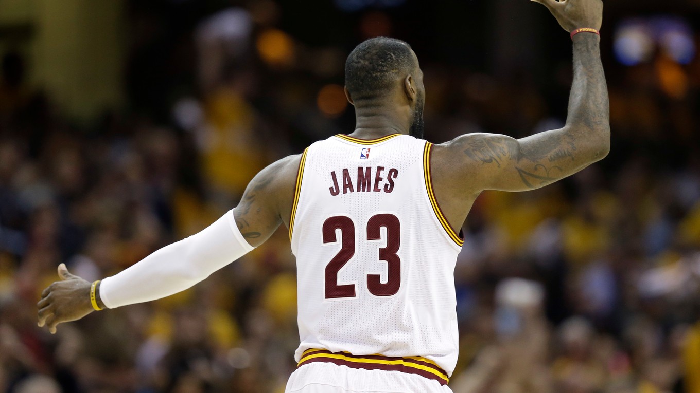 Podarí sa LeBronovi Jamesovi doviesť Cleveland Cavaliers k obhajobe titulu?