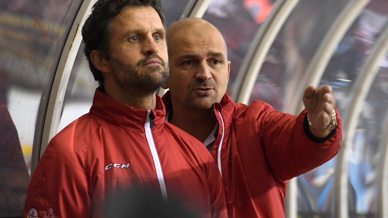 Trénerské duo Petrovický (vľavo) - Holáň v Trenčíne skončilo.