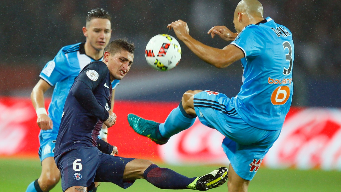 Zdá sa, že Marco Verratti (v strede) už v drese PSG dlho pôsobiť nebude.